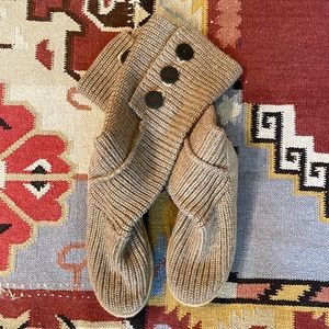 UGG Bailey Button Boots 8 Tan